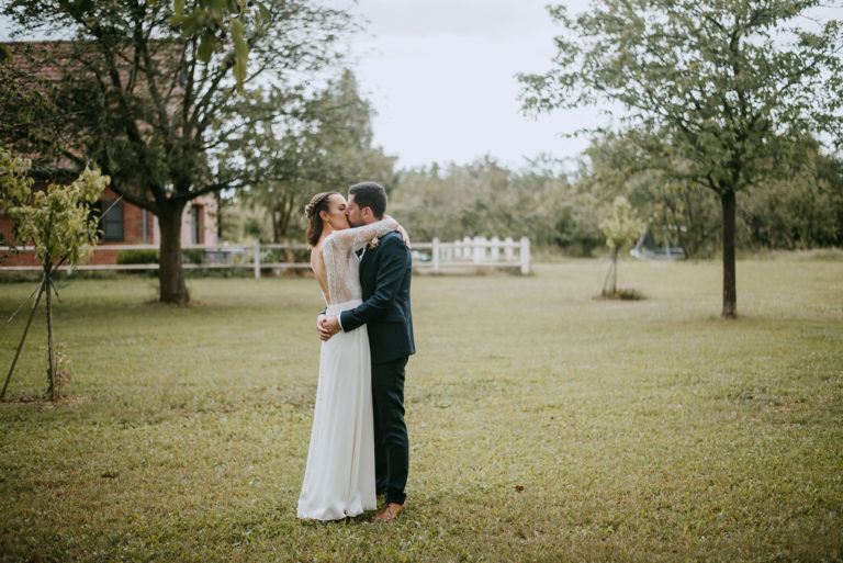Caroline et Julien, un mariage intime à la maison dans le Nord.